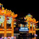 Qinhuai_Lantern_Festival_Shines_in_Nanjing_with_Tech_and_Tradition
