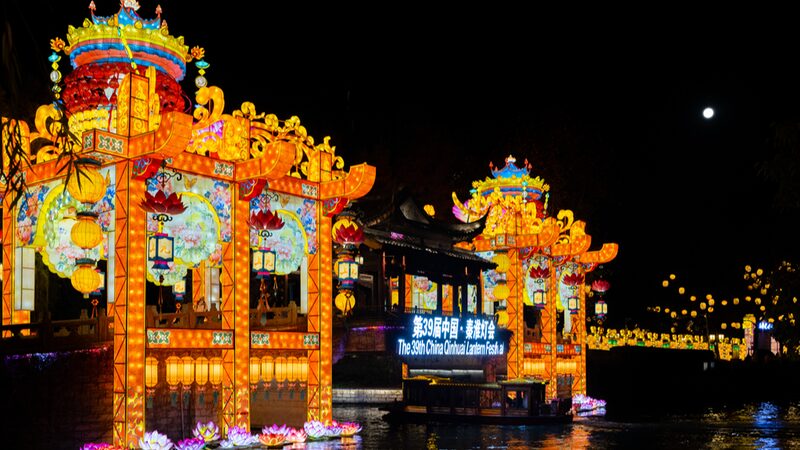Qinhuai_Lantern_Festival_Shines_in_Nanjing_with_Tech_and_Tradition - Khabar Asia Qinhuai_Lantern_Festival_Shines_in_Nanjing_with_Tech_and_Tradition