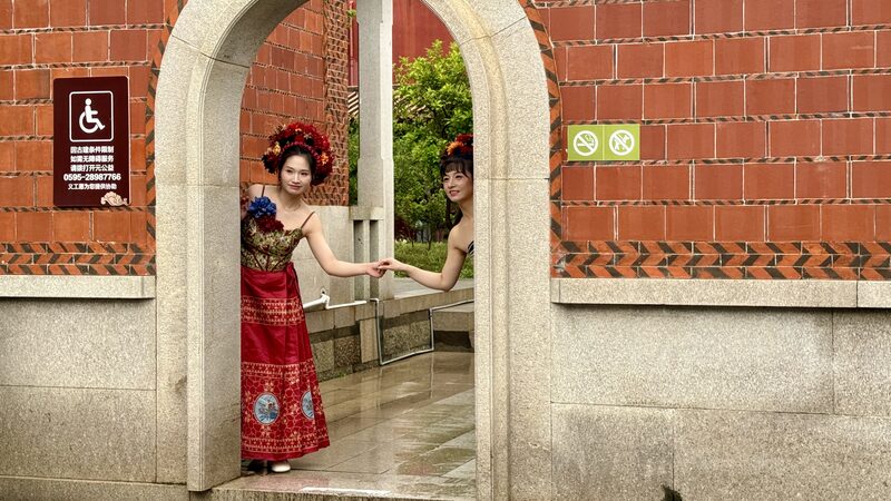 Quanzhous_Zan_Hua_Wei_Reviving_the_Vibrant_Tradition_of_Hairpin_Flowers - Khabar Asia Quanzhou's Zan Hua Wei: Reviving the Vibrant Tradition of Hairpin Flowers