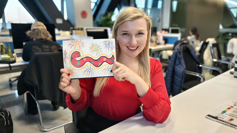 Rachel_Weiss_Welcomes_Spring_Festival_with_Vibrant_Snake_Painting_poster - Khabar Asia Rachel_Weiss_Welcomes_Spring_Festival_with_Vibrant_Snake_Painting video poster