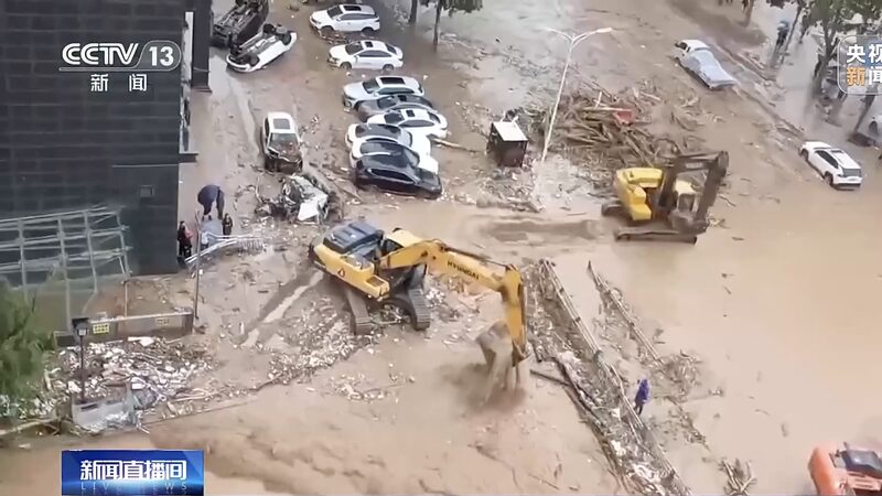 Rain_triggered_Landslides_and_Mudslides_Halt_Traffic_in_Shaanxi - Khabar Asia Rain_triggered_Landslides_and_Mudslides_Halt_Traffic_in_Shaanxi