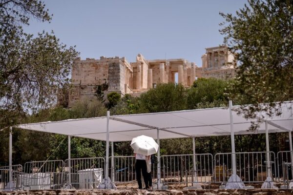 Record-Breaking Heat Wave in Greece Forces Acropolis Closure Record-Breaking Heat Wave in Greece Forces Acropolis Closure
