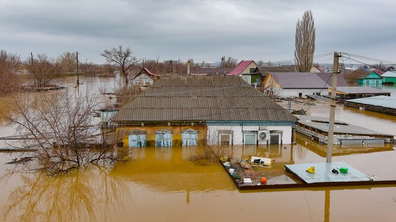 Record Floods Swell Rivers in Russia's Ural Mountains, Thousands Evacuated