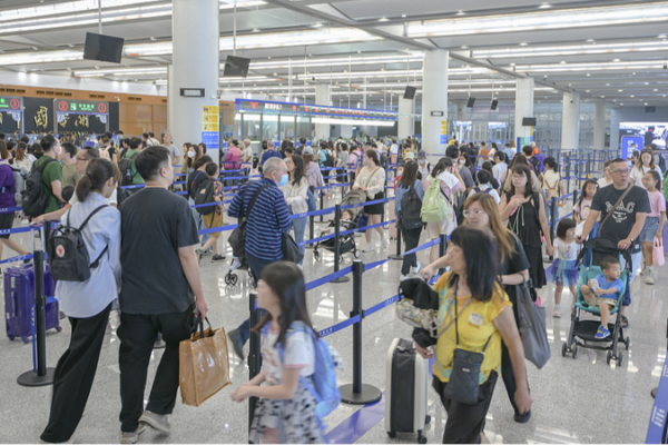Record Number of Hong Kong Residents Travel to Chinese Mainland During Easter Holiday Record Number of Hong Kong Residents Travel to Chinese Mainland During Easter Holiday
