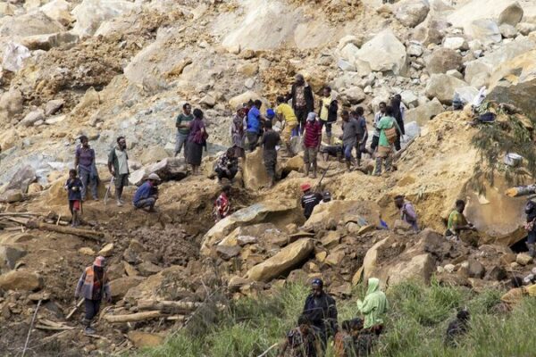Rescue Efforts Hampered as Massive Landslide Strikes Papua New Guinea video poster