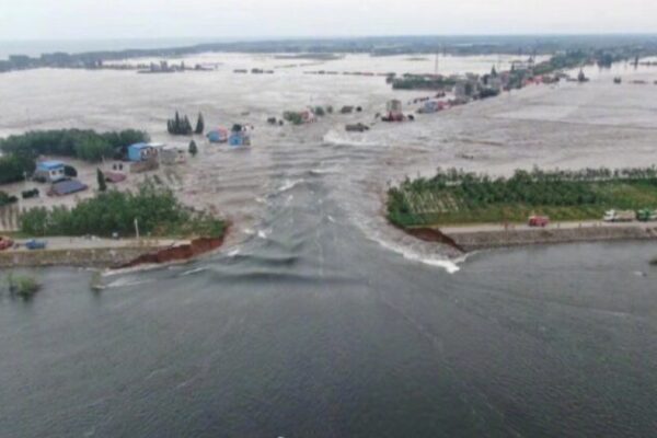 Rescue Efforts Intensify After Dike Breach Causes Flooding at Dongting Lake Rescue Efforts Intensify After Dike Breach Causes Flooding at Dongting Lake video poster