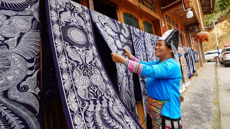 Reviving_Miao_Batik_Traditional_Craft_Boosts_Economy_in_Guizhou - Khabar Asia Reviving Miao Batik: Traditional Craft Boosts Economy in Guizhou