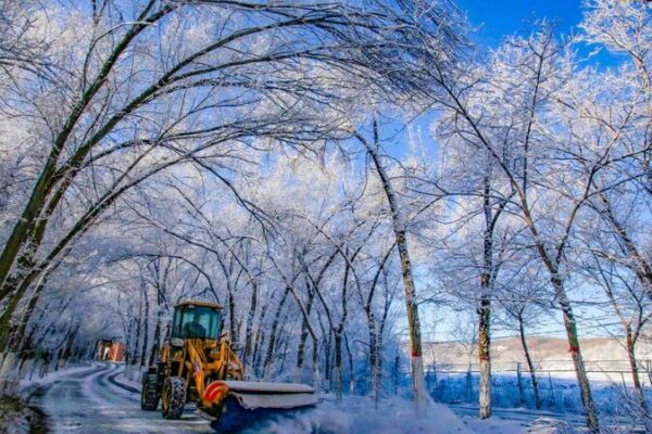 Rime Adorns Urumqi’s Shuimogou Scenic Area as Major Snow Begins Rime Adorns Urumqi's Shuimogou Scenic Area as Major Snow Begins
