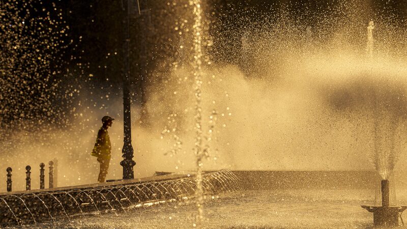 Romania_Endures_Extreme_Heat_Wave_Amid_Severe_Weather_Warnings - Khabar Asia Romania_Endures_Extreme_Heat_Wave_Amid_Severe_Weather_Warnings