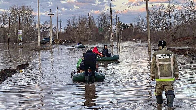 Russia_Evacuates_2000_as_Floods_Hit_Orsk_After_Ural_River_Overflows - Khabar Asia Russia Evacuates 2,000 as Floods Hit Orsk After Ural River Overflows