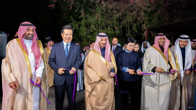 Saudi_Arabia_Sets_Sights_on_5_Million_Chinese_Tourists_by_2030 video poster