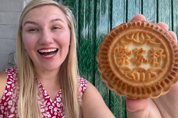 Savoring_Traditional_Mid_Autumn_Festival_Delicacies_in_Beijing video poster