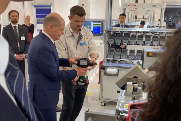 Scholz Praises Germany-China Cooperation on Hydrogen Technology Scholz Praises Germany-China Cooperation on Hydrogen Technology video poster