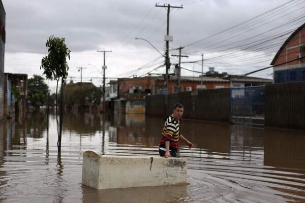 Scientists: Climate Change Doubles Likelihood of Brazil Floods Scientists: Climate Change Doubles Likelihood of Brazil Floods