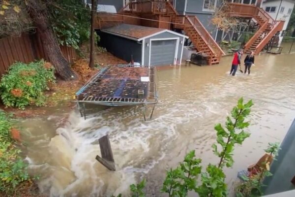 Severe_Weather_Sweeps_Across_U_S__Ahead_of_Thanksgiving_Travel video poster