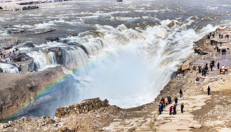 Shaanxis_Hukou_Waterfall_A_Spectacle_of_Natures_Power - Khabar Asia Shaanxi's Hukou Waterfall: A Spectacle of Nature's Power