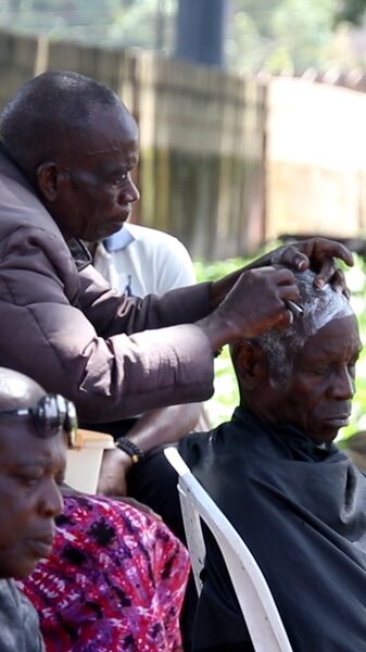 Shade_and_Shaves__Jos__Tree_Side_Barber_Gains_Popularity video poster