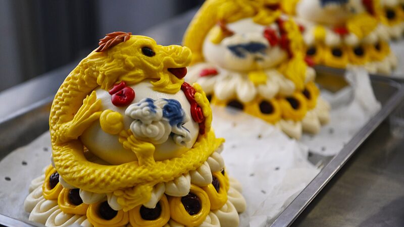 Shandong Pastry Chefs Craft Dragon-Themed Huamo for Year of the Dragon