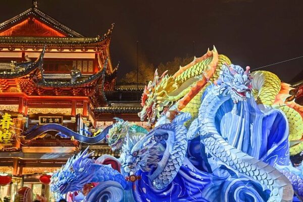 Shanghai Illuminates Yuyuan Garden with Giant Dragon Lantern for Chinese New Year Shanghai Illuminates Yuyuan Garden with Giant Dragon Lantern for Chinese New Year