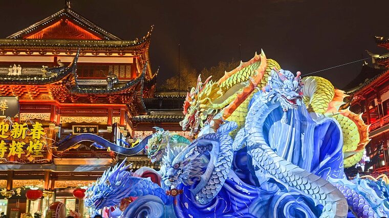 Shanghai_Illuminates_Yuyuan_Garden_with_Giant_Dragon_Lantern_for_Chinese_New_Year - Khabar Asia Shanghai Illuminates Yuyuan Garden with Giant Dragon Lantern for Chinese New Year