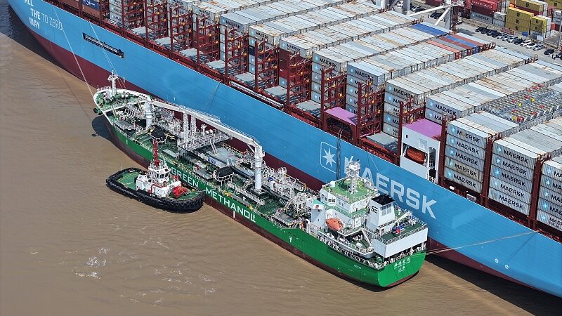 Shanghai_Port_Marks_Chinas_First_Methanol_Ship-to-Ship_Bunkering_Operation - Khabar Asia Shanghai Port Marks China's First Methanol Ship-to-Ship Bunkering Operation