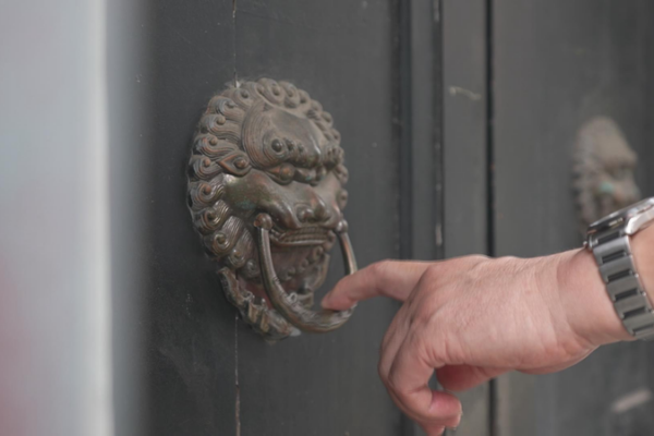 Shanghai’s Century-Old Road: A Blend of Tradition and Modern Life Shanghai_s_Century_Old_Road__A_Blend_of_Tradition_and_Modern_Life video poster