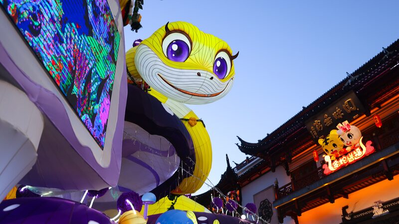 Shanghai_s_Yuyuan_Garden_Lantern_Festival_Dazzles_with_Year_of_the_Snake_Celebrations - Khabar Asia Shanghai_s_Yuyuan_Garden_Lantern_Festival_Dazzles_with_Year_of_the_Snake_Celebrations