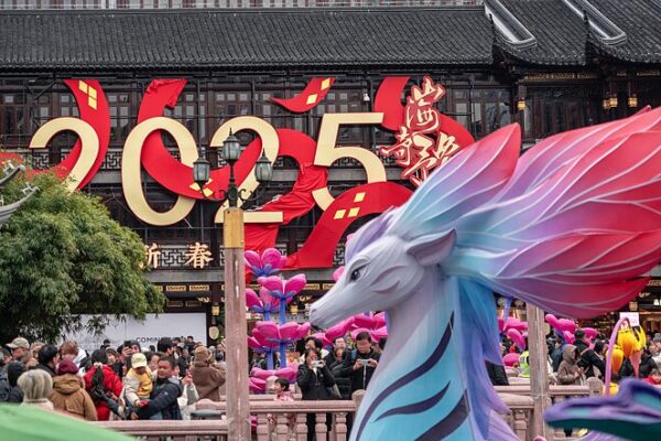 Shanghai_s_Yuyuan_Garden_Lantern_Festival_Lights_Up_the_New_Year