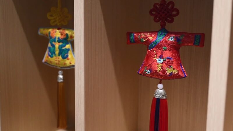 Shanghais_Grandma_of_Sachets_Keeps_Traditional_Craft_Alive_poster - Khabar Asia Shanghai's "Grandma of Sachets" Keeps Traditional Craft Alive video poster