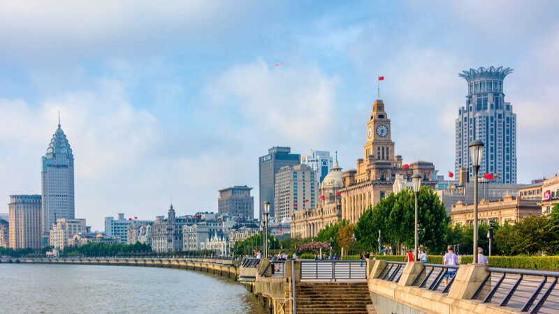 Shanghais_Huangpu_River_A_Magnet_for_Tourists_and_Film_Crews - Khabar Asia Shanghai's Huangpu River: A Magnet for Tourists and Film Crews