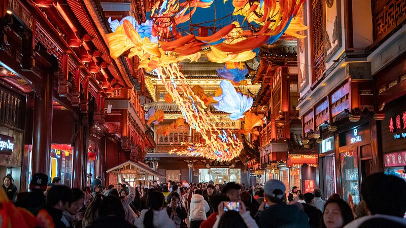 Shanghais_Yuyuan_Garden_Unveils_Loong-Themed_Lanterns_Ahead_of_2024_Festival - Khabar Asia Shanghai's Yuyuan Garden Unveils Loong-Themed Lanterns Ahead of 2024 Festival