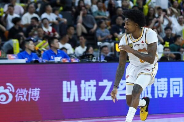 Shanxi Loongs Overcome 19-Point Deficit to Shock Guangdong Southern Tigers 103-99 Shanxi_Loongs_Overcome_19_Point_Deficit_to_Shock_Guangdong_Southern_Tigers_103_99