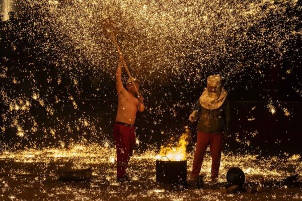 Shanxi’s Jiexiu City Dazzles with Spectacular ‘Iron Flower’ Performances Shanxi's Jiexiu City Dazzles with Spectacular 'Iron Flower' Performances