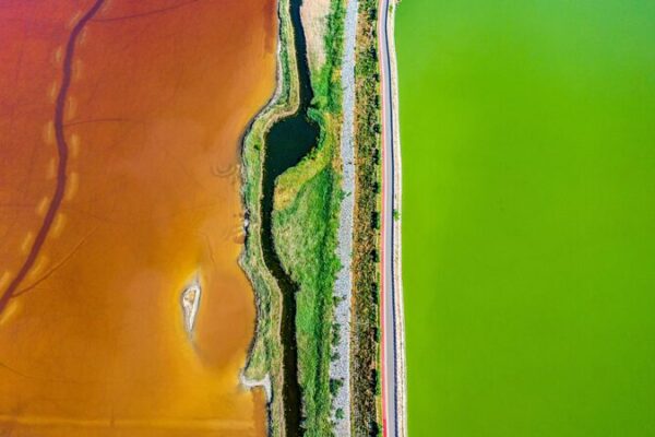 Shanxi's Yuncheng Salt Lake Becomes a Vibrant Rainbow Wonderland in Summer