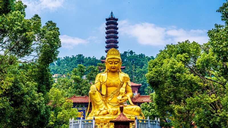 Sheng_an_Temple__Pilgrims_Flock_to_Yueyang_s_Hilltop_Sanctuary_Since_Tang_Dynasty - Khabar Asia Sheng_an_Temple__Pilgrims_Flock_to_Yueyang_s_Hilltop_Sanctuary_Since_Tang_Dynasty