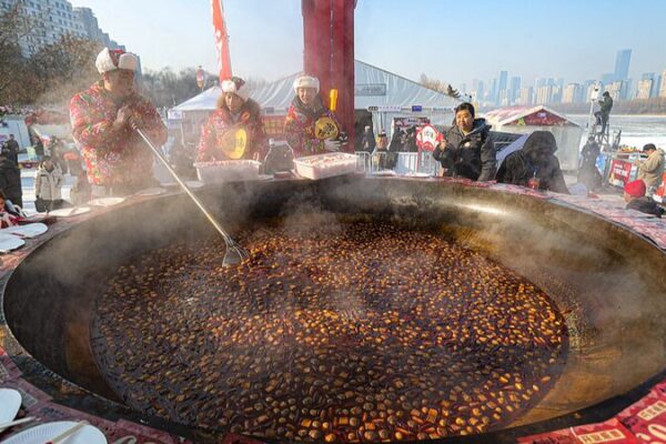 Shenyang Celebrates First Ice and Snow Hotpot Festival with Giant 4-Meter Hotpot Shenyang_Celebrates_First_Ice_and_Snow_Hotpot_Festival_with_Giant_4_Meter_Hotpot