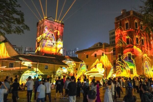 Shenzhen’s Guanlan Ancient Market Transforms into Dazzling Nighttime Light Show Shenzhen's Guanlan Ancient Market Transforms into Dazzling Nighttime Light Show