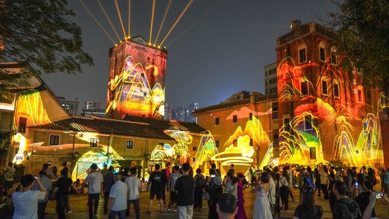 Shenzhens_Guanlan_Ancient_Market_Transforms_into_Dazzling_Nighttime_Light_Show - Khabar Asia Shenzhen's Guanlan Ancient Market Transforms into Dazzling Nighttime Light Show