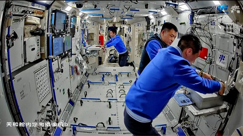 Shenzhou-18_Astronauts_Conduct_Strength_and_Muscle_Tests_in_Space_poster - Khabar Asia Shenzhou-18 Astronauts Conduct Strength and Muscle Tests in Space video poster