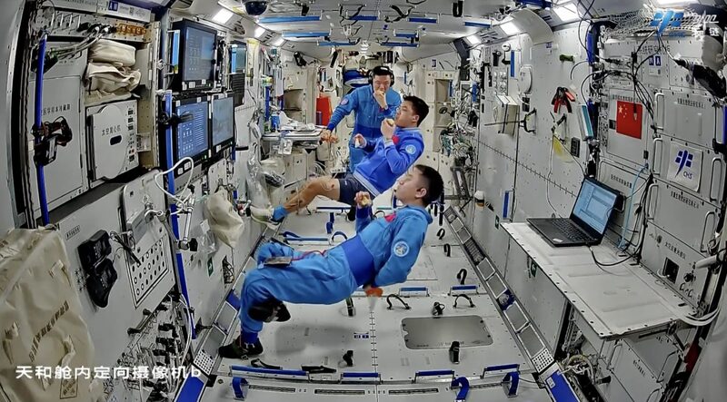 Shenzhou_18_Taikonauts_Use_Innovative_Tech_to_Stay_Healthy_on_China_Space_Station - Khabar Asia Shenzhou_18_Taikonauts_Use_Innovative_Tech_to_Stay_Healthy_on_China_Space_Station