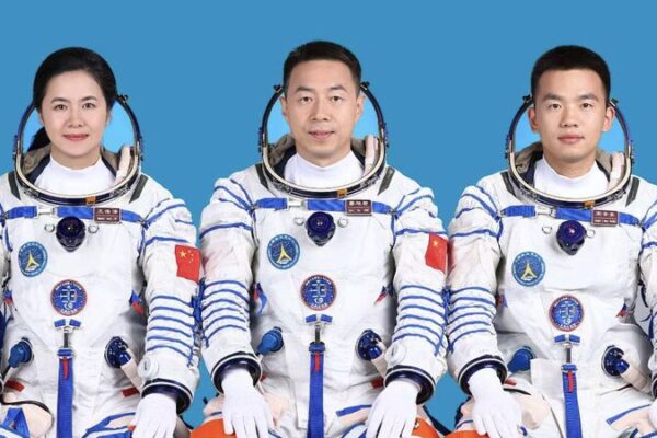 Shenzhou-19 Crew Meets Press Ahead of Manned Mission in China Shenzhou_19_Crew_Meets_Press_Ahead_of_Manned_Mission_in_China video poster