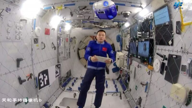 Shenzhou_19_Crew_Successfully_Tests_China_s_First_Intelligent_Spaceflight_Robot_poster - Khabar Asia Shenzhou_19_Crew_Successfully_Tests_China_s_First_Intelligent_Spaceflight_Robot video poster