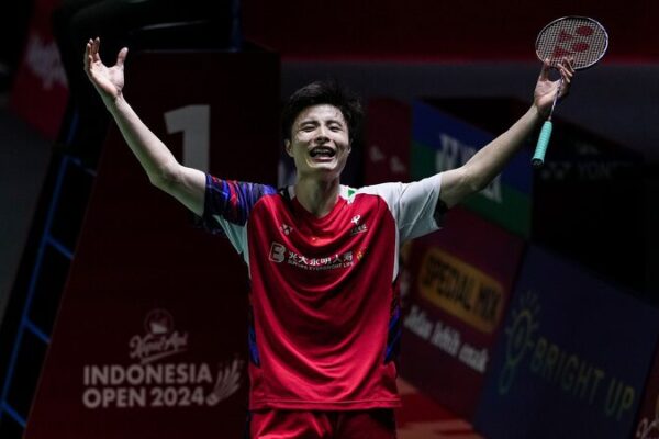 Shi Yuqi: Rising Above Hardships to Conquer the Badminton World Shi_Yuqi__Rising_Above_Hardships_to_Conquer_the_Badminton_World video poster
