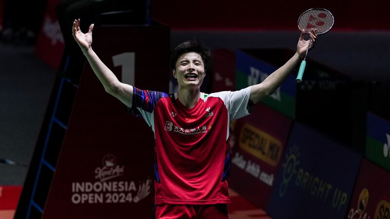 Shi_Yuqi__Rising_Above_Hardships_to_Conquer_the_Badminton_World_poster - Khabar Asia Shi_Yuqi__Rising_Above_Hardships_to_Conquer_the_Badminton_World video poster