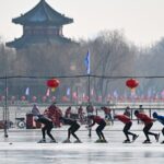 Shichahai Ice Rink Opens: Ice Skating, Culture, and Delicacies Delight Visitors in Beijing