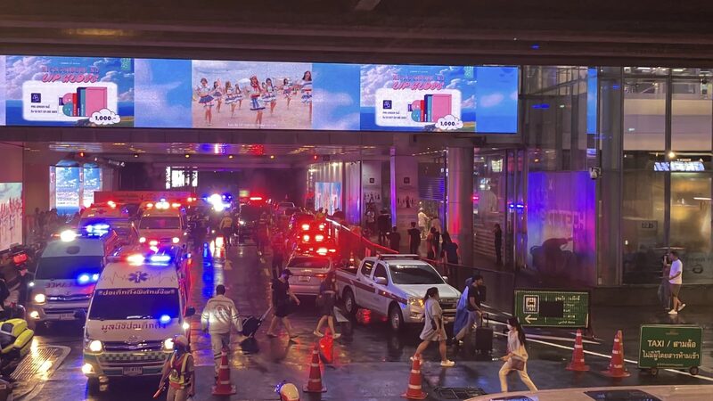 Shooting at Bangkok's Siam Paragon Mall Leaves Three Dead, Several Injured video poster