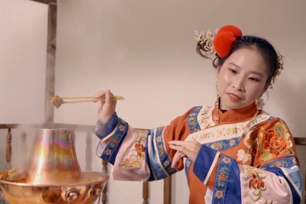 Sichuan’s Sister Peach Recreates New Year’s Feast from Traditional Art Sichuan's Sister Peach Recreates New Year's Feast from Traditional Art video poster