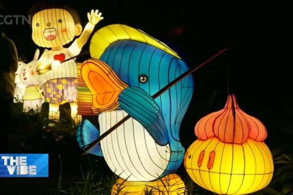 Singapore_Illuminates_Mid_Autumn_Festival_with_Vibrant_Lanterns_and_Floral_Displays video poster
