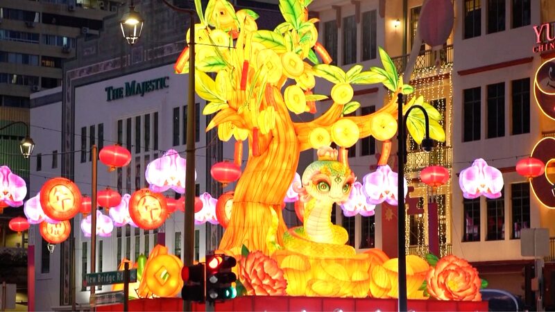 Singapore_s_Chinatown_Illuminates_with_Snake_Themed_Lanterns_for_Lunar_New_Year_poster - Khabar Asia Singapore_s_Chinatown_Illuminates_with_Snake_Themed_Lanterns_for_Lunar_New_Year video poster