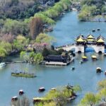 Slender West Lake's Night Tour Illuminates Tang Dynasty Splendor